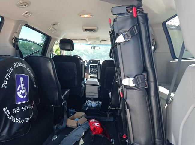 Dodge Caravan przystosowany do przewozu osoby na wózku