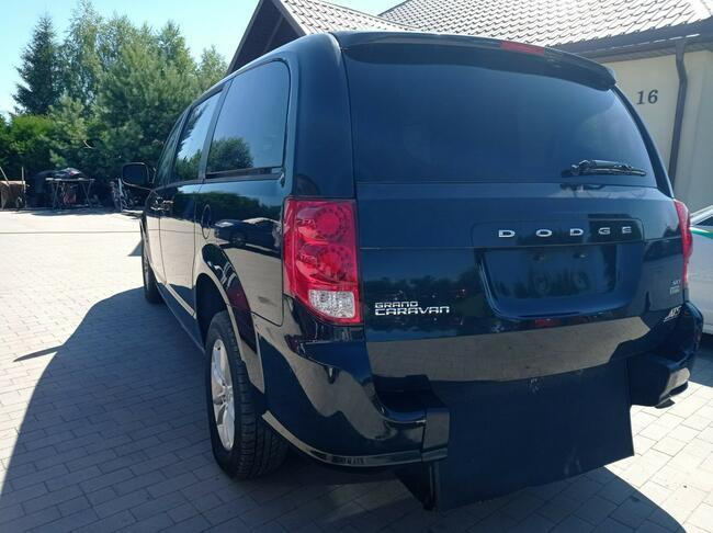 Dodge Caravan przystosowany do przewozu osoby na wózku