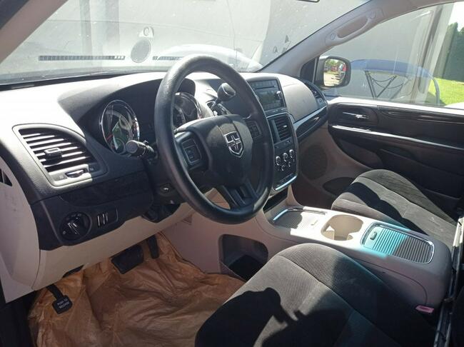 Dodge Caravan przystosowany do przewozu osoby na wózku