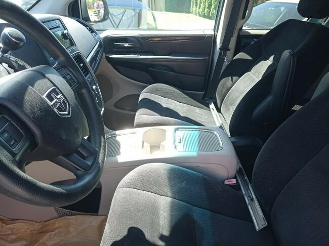 Dodge Caravan przystosowany do przewozu osoby na wózku