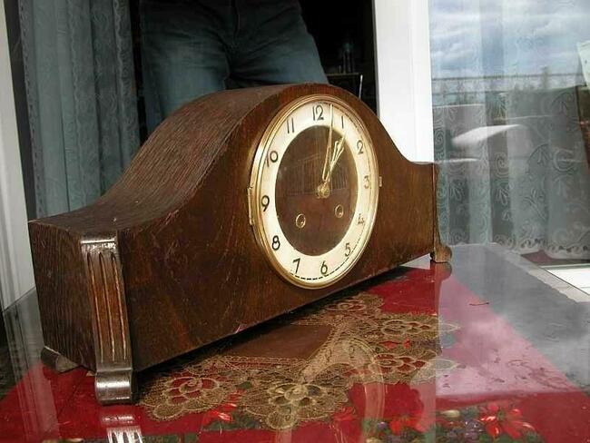 stary zegar kominkowy