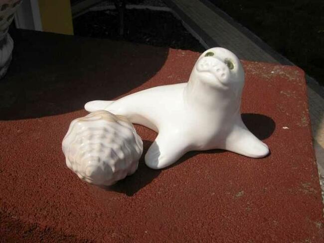 porcelanowe figurki muszla i foczka
