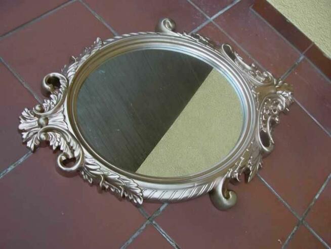 kolekcjonerskie i zdobne lustro