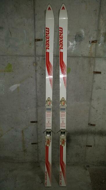 Narty Maxel Sportive Two z wiązaniami Tyrolia 420 + kijki