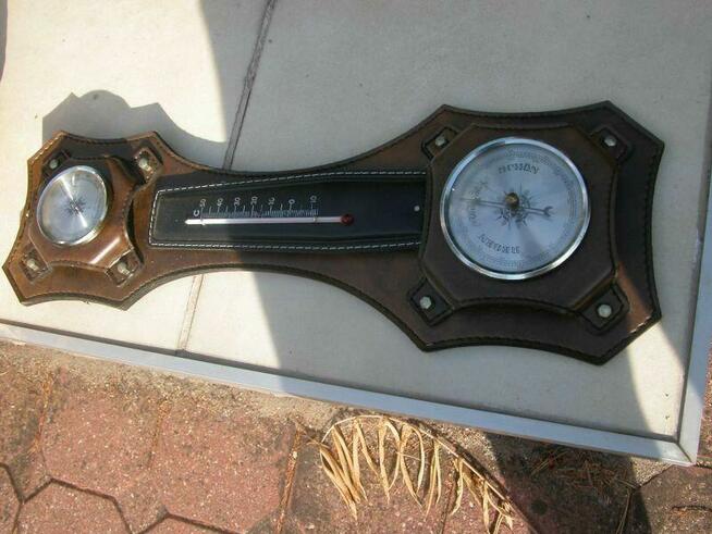 stary termometr z barometrem