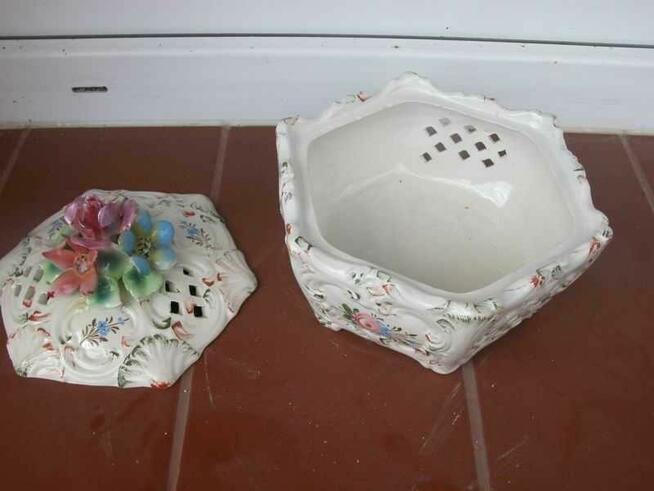 sygnowane włoskie puzdro kwiatki