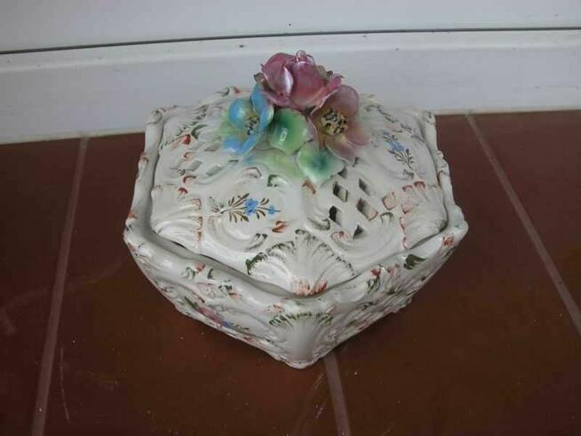 sygnowane włoskie puzdro kwiatki