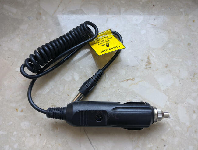 Nowa ładowarka samochodowa Liitokala 12V 2A