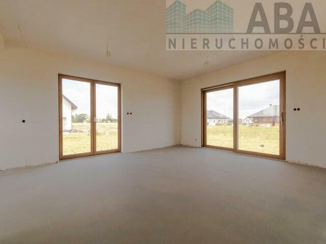 Sprzedam przestronny budynek mieszkalny z garażem - Rychwał