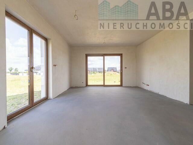 Sprzedam przestronny budynek mieszkalny z garażem - Rychwał