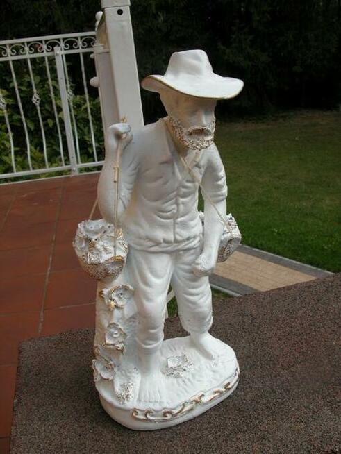 ceramiczna figurka dziadek z koszami