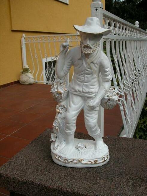 ceramiczna figurka dziadek z koszami