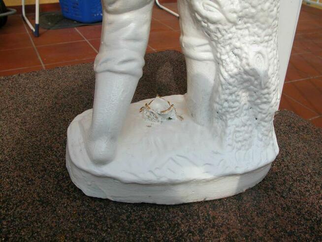 ceramiczna figurka dziadek z koszami