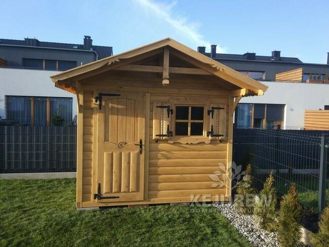 Zamykana drewutnia z góralskim domkiem drewnianym domek