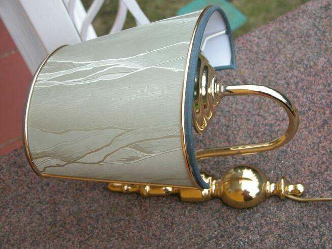 mosiężny kinkiet z abażurem