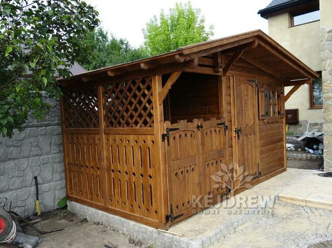 Zamykana drewutnia z góralskim domkiem drewnianym domek