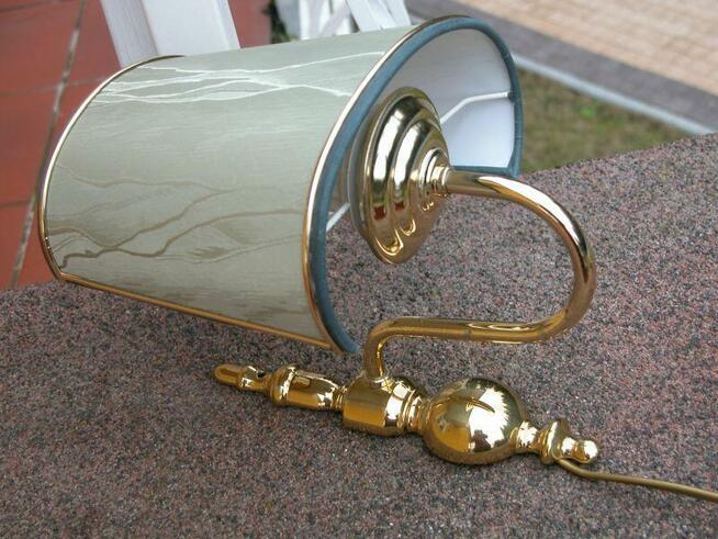 mosiężny kinkiet z abażurem