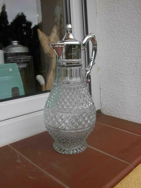 szklany dzbanek z rączką