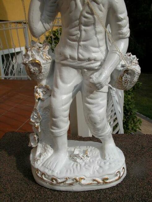 ceramiczna figurka dziadek z koszami