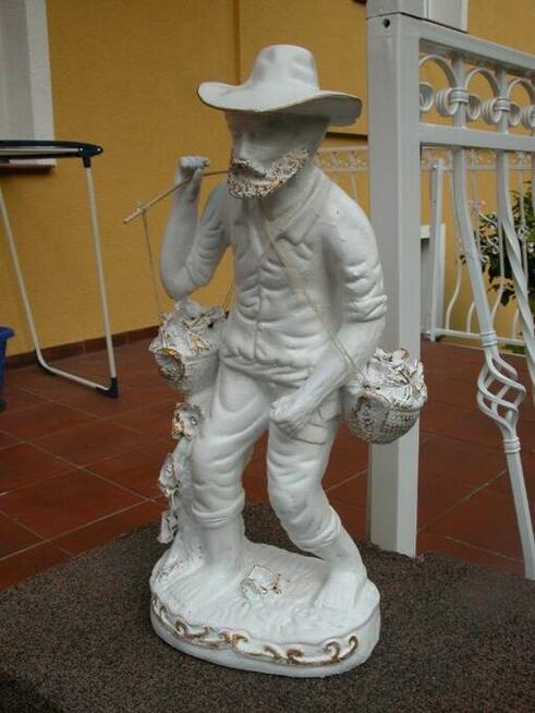 ceramiczna figurka dziadek z koszami