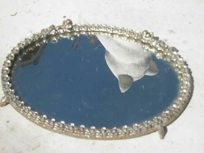 stara podkładka z lustrem na biżuterię