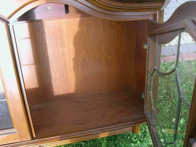 szafka z fazowanymi szybkami do zawieszenia