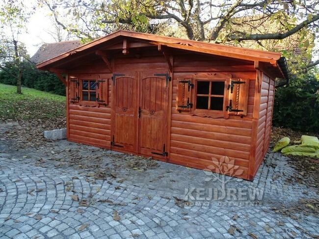 Drewniana zabudowa śmietnika śmietnik segregacja odpadów