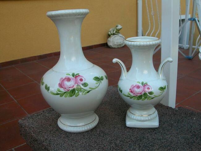 porcelanowy i sygnowany wazon dwie sztuki