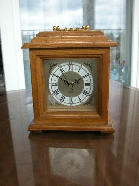 śliczny niemiecki zegar w drewnianej obudowie