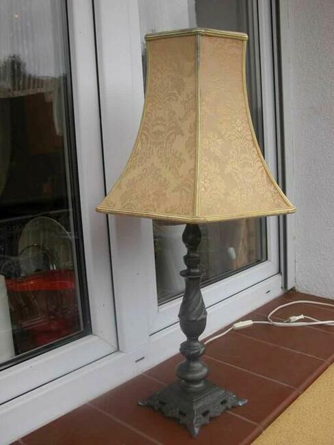 kolekcjonerska lampka/ lampa na ozdobnej nodze z metalu