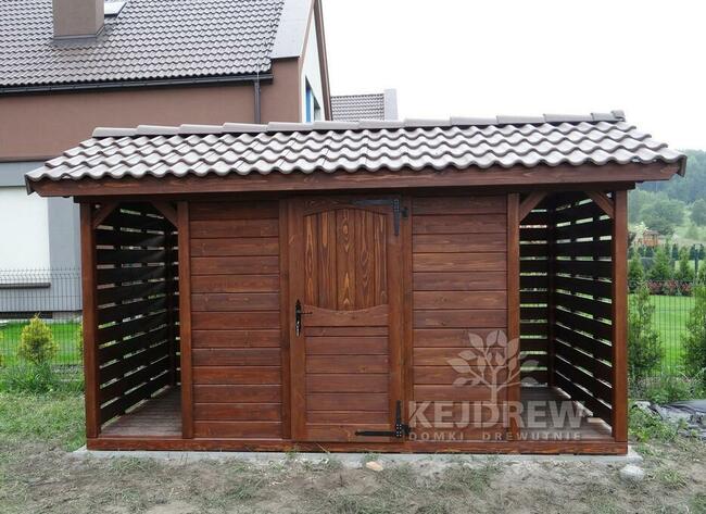 Zamykana drewutnia z góralskim domkiem drewnianym domek
