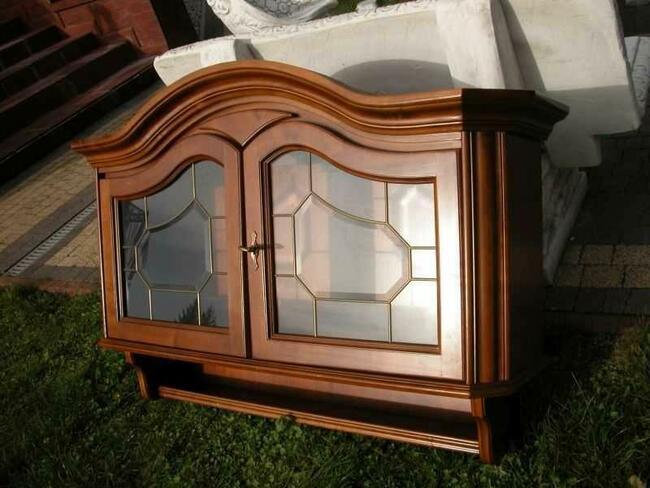 szafka z fazowanymi szybkami do zawieszenia