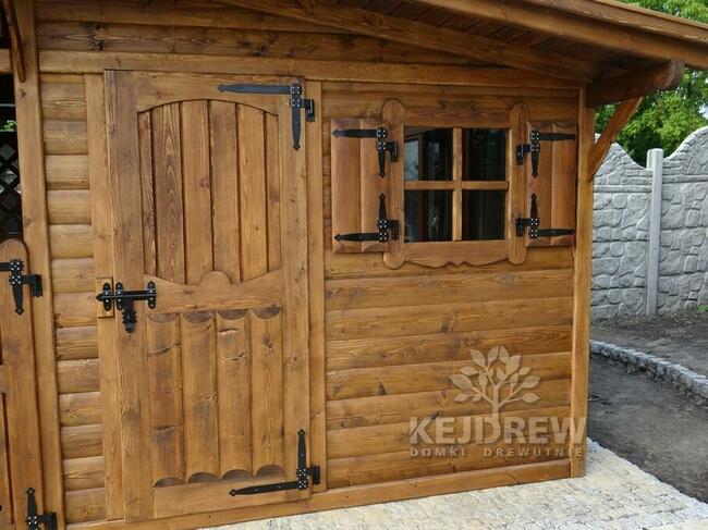 Zamykana drewutnia z góralskim domkiem drewnianym domek