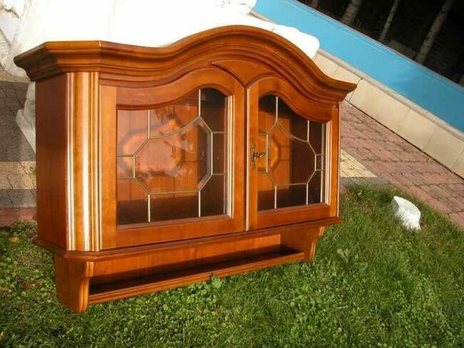 szafka z fazowanymi szybkami do zawieszenia