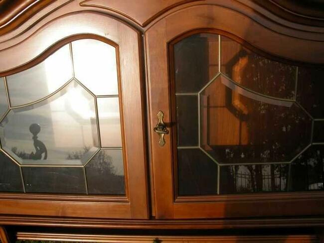 szafka z fazowanymi szybkami do zawieszenia