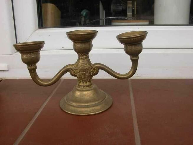 stary mosiężny świecznik 3r