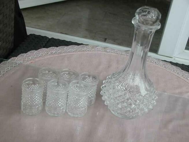 stara karafka plus kieliszki