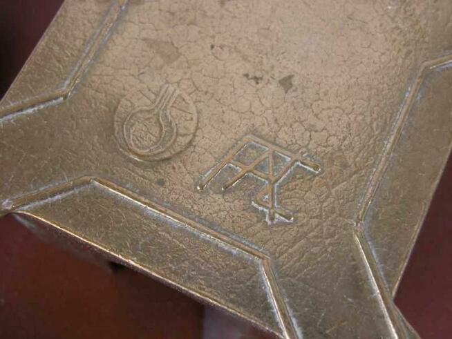 mosiężna popielnica sygnowana