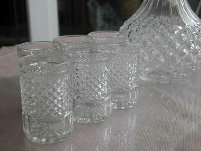 stara karafka plus kieliszki