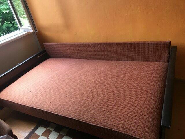 tapczan stary ale dobry