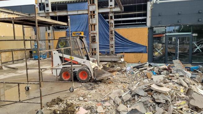 Usługi koparkami ,transport ,wyburzenia budynku