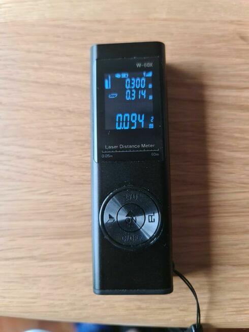 Dalmierz laserowy do 60m. Kolor czarny.