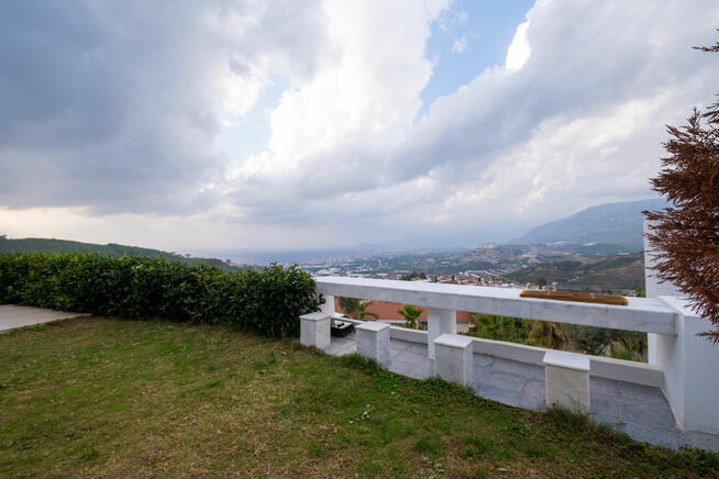 Willa z widokiem na morze w Kargicak w Alanyi - Turcja