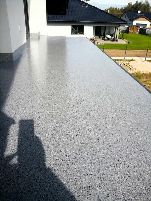 Kamienny dywan, posadzki żywiczne na taras, schody, balkon