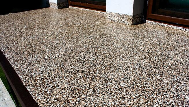 Kamienny dywan, posadzki żywiczne na taras, schody, balkon