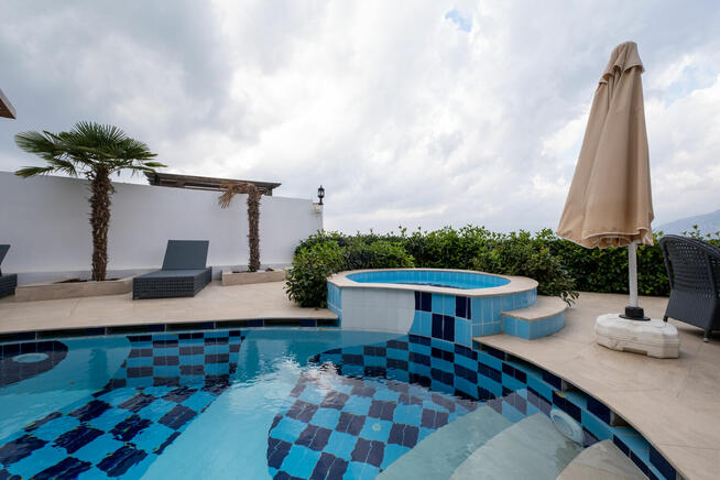 Willa z widokiem na morze w Kargicak w Alanyi - Turcja