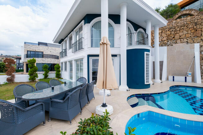 Willa z widokiem na morze w Kargicak w Alanyi - Turcja