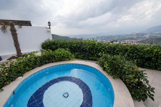 Willa z widokiem na morze w Kargicak w Alanyi - Turcja