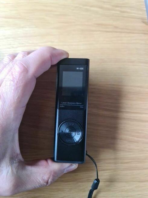 Dalmierz laserowy do 60m. Kolor czarny.