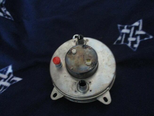 Zegar do samochodu Warszawa, Zuk